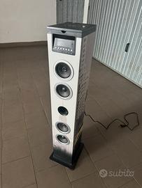 Cassa audio con bluetooth e lettore multimediale.