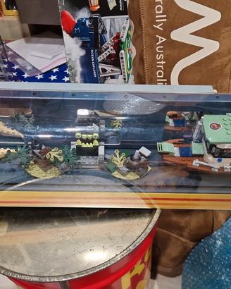 due espositori pubblicitari lego 