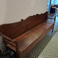 antiquariato: panca, vetrinetta e tavolo