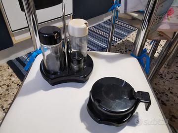Set Oliera, aceto, formaggio, sale e pepe vintage