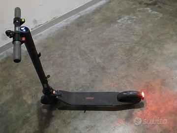 Monopattino elettrico NINEBOT KICKSCOOTER E25E