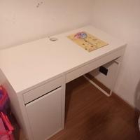 Camerina composta da letto e scrivania