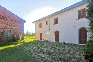 Casa colonica con terreno mq 3000 in Galleno (PI)