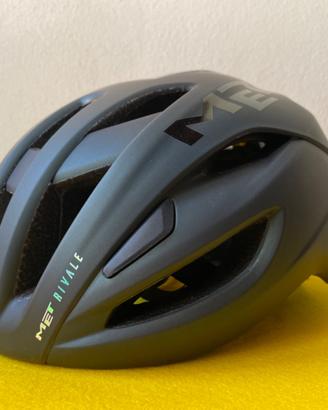 Casco da strada MET Rivale MIPS