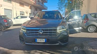 VOLKSWAGEN Touareg 3ª serie - 2019
