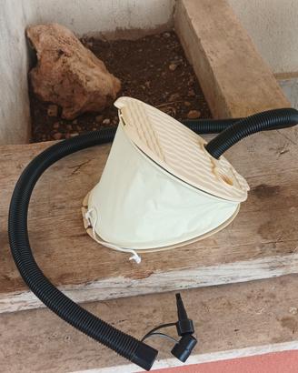 Gonfietto a pedale per materassini o canotti