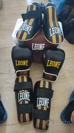 Kit Kickboxing LEONE 1947 Guantoni 10oz+Protezioni
