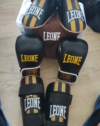 Kit Kickboxing LEONE 1947 Guantoni 10oz+Protezioni