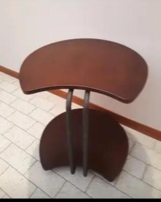 Tavolinetto in legno colore noce scuro 