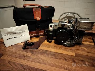 Macchina fotografica Canomatica con flash