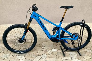 Pivot Shuttle Am Pro  L 2024 con forca Fox Factory