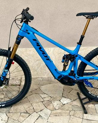 Pivot Shuttle Am Pro  L 2024 con forca Fox Factory