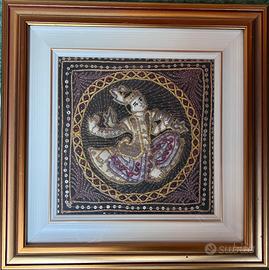 Quadro etnico in tessuto e perle 