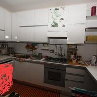 Cucina + letto + libreria