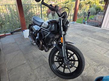 Scrambler dark stealth 800