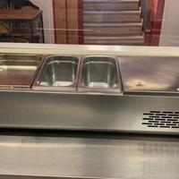 vetrina ingredienti pizzeria