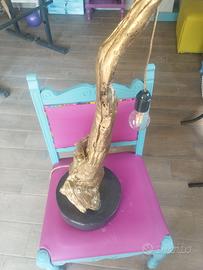 Lampada artigianale in legno e base cementizia