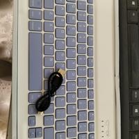 tastiera e mouse per tablet o cellulare