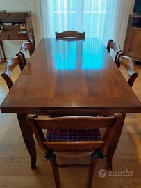 Tavolo soggiorno con sedie