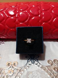 Anello pietra quadrata oro