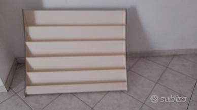 scaffale x riviste o giornali 