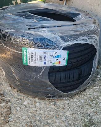 Pneumatici 215 65 r16