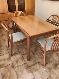 Tavolo da pranzo allungabile con 4 sedie