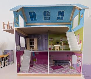 Casa delle bambole in legno