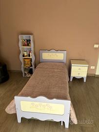 Cameretta bambina(doppio letto,comodino e mensola)