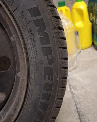 4 gomme invernali Imperial 185/55 R 15 con cerchi
