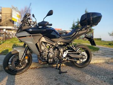 YAMAHA TRACER 900 - 12/2025 KM 800 CON BAULETTO
