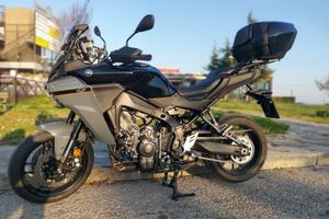 YAMAHA TRACER 900 - 12/2025 KM 800 CON BAULETTO