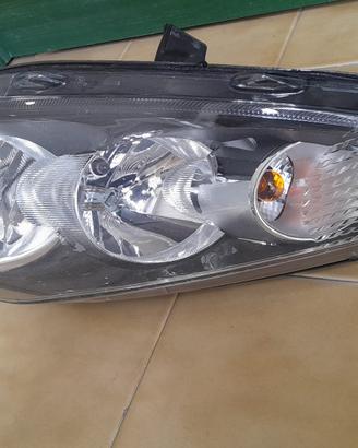 FARO SINISTRO FORD FIESTA