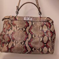 Borsa FENDI Peekaboo M in vero pitone