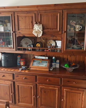 Credenza piu tavolo cin sedie