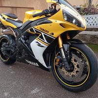 Yamaha R1 