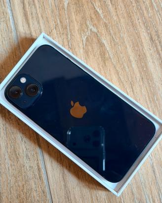 iPhone 13 da 128GB colore Blu Mezzanotte.