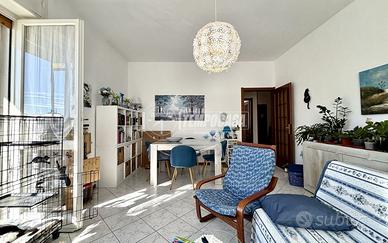 LUMINOSO BILOCALE IN CENTRO