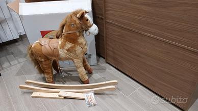 Cavallo a dondolo in peluche per bambini 