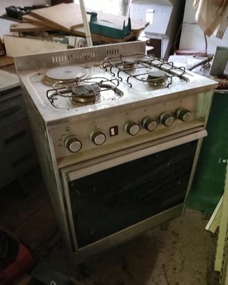 Piano cottura a gas e induzione con forno elettric