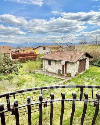 Casa indipendente di 378 m² con più di 5 locali e 