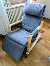 Poltrona a dondolo con poggiapiedi regolabile