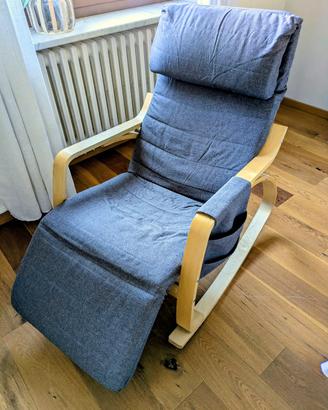 Poltrona a dondolo con poggiapiedi regolabile