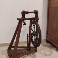 Arcolaio antico in legno