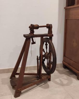 Arcolaio antico in legno