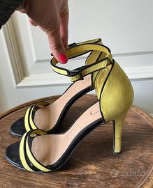 Sandali con tacco e laccetto