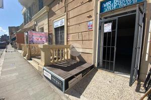 NEGOZIO A GENOVA