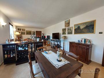 Villa di 1452 m² con 3 locali e box auto doppio a 
