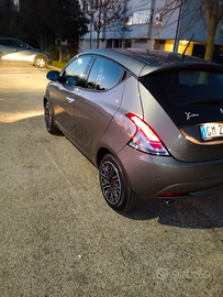 Lancia Ypsilon ibrida 1000