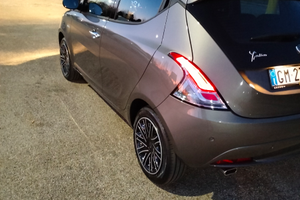 Lancia Ypsilon ibrida 1000